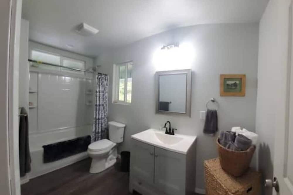 Photo of Bathroom in Fern Acres