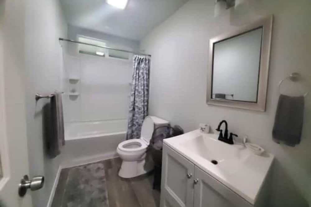 Photo of Bathroom in Fern Acres