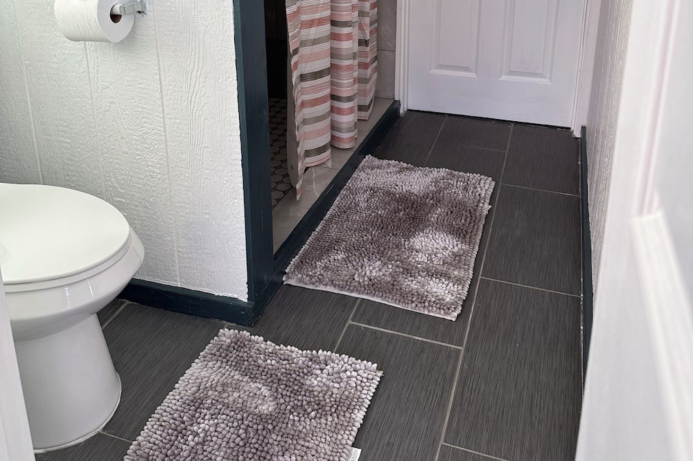 Photo of Bathroom in Pahoa