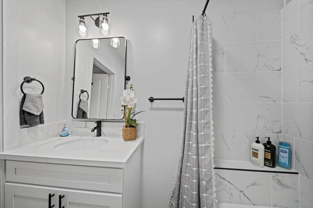 Photo of Bathroom in Hilo