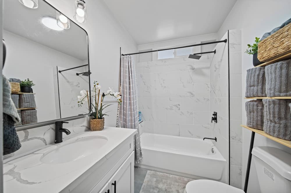 Photo of Bathroom in Hilo