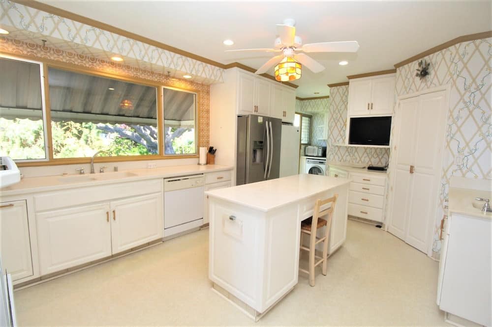 Photo of Kitchen in Waialae Iki Ridge