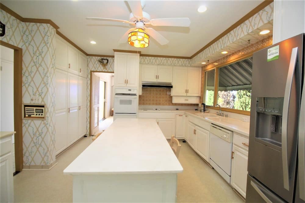 Photo of Kitchen in Waialae Iki Ridge