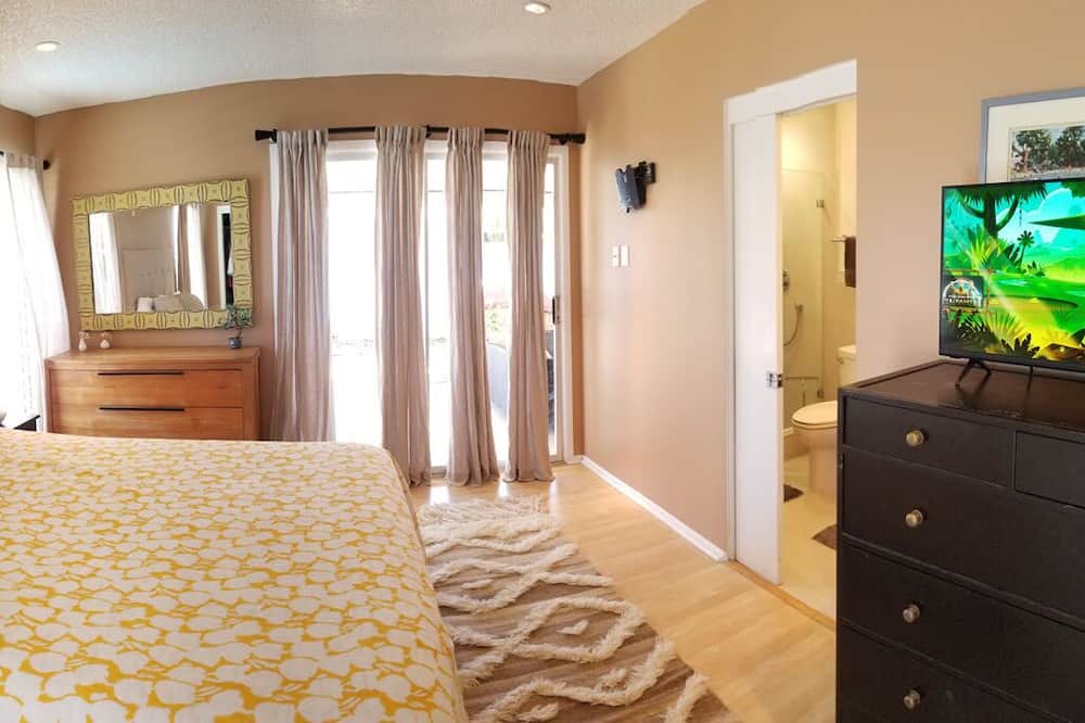 Photo of Bedroom in Portlock