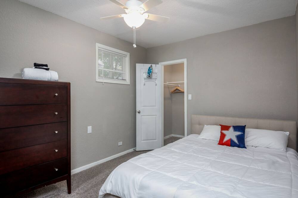 Photo of Bedroom in Texas City