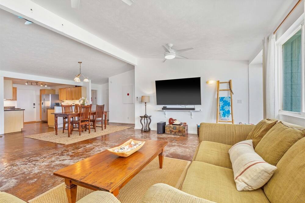 Photo of Livingroom in Waialua