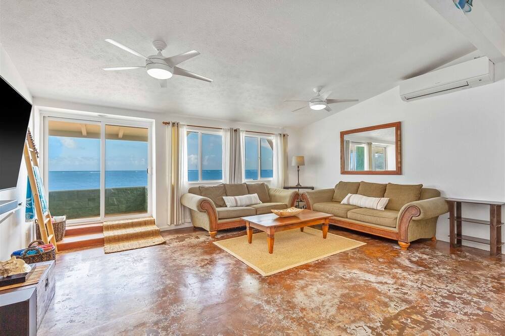 Photo of Livingroom in Waialua