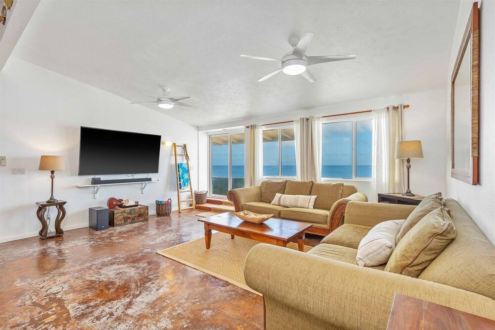 Photo of Livingroom in Waialua