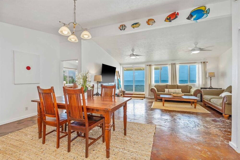 Photo of Livingroom in Waialua