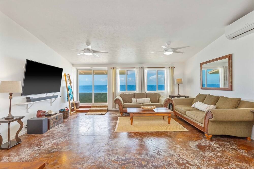Photo of Livingroom in Waialua