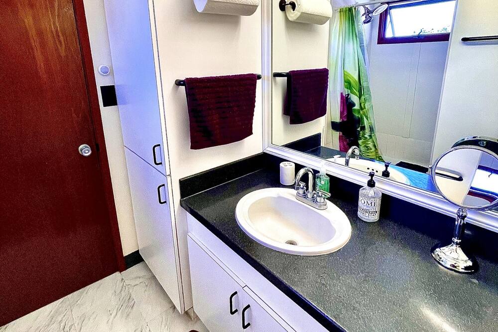 Photo of Kitchen in Tantalus