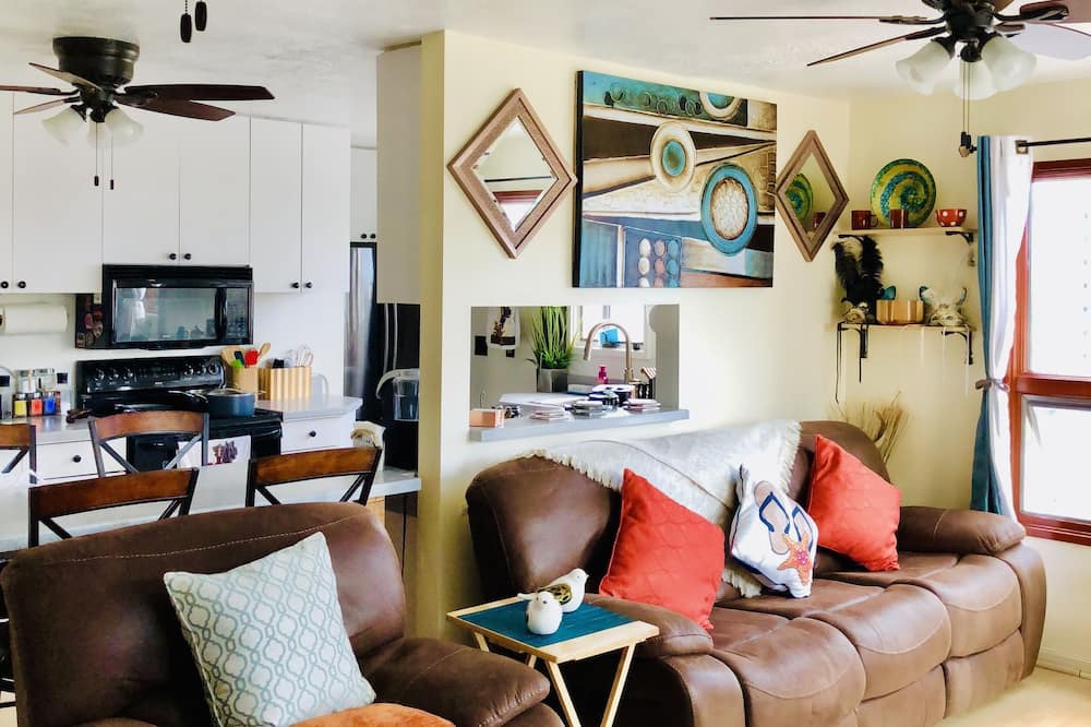 Photo of Livingroom in Tantalus