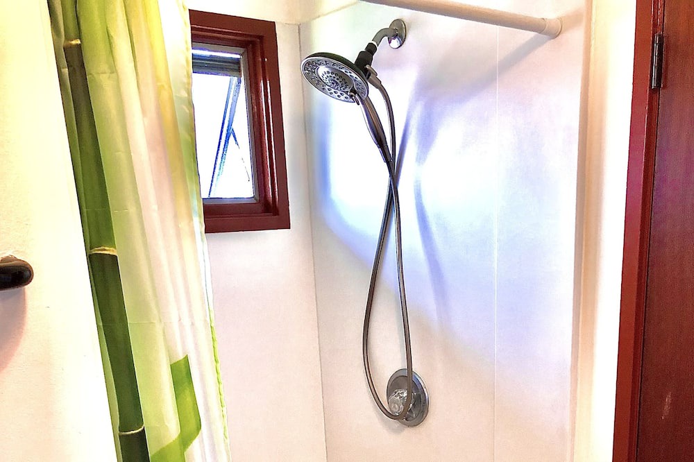 Photo of Bathroom in Tantalus