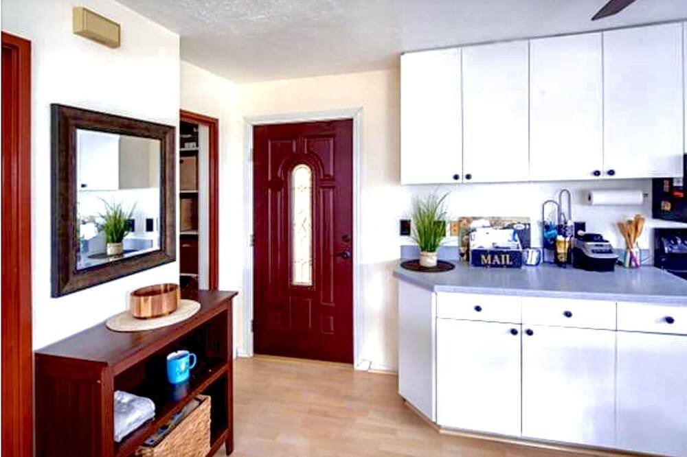 Photo of Bedroom in Tantalus