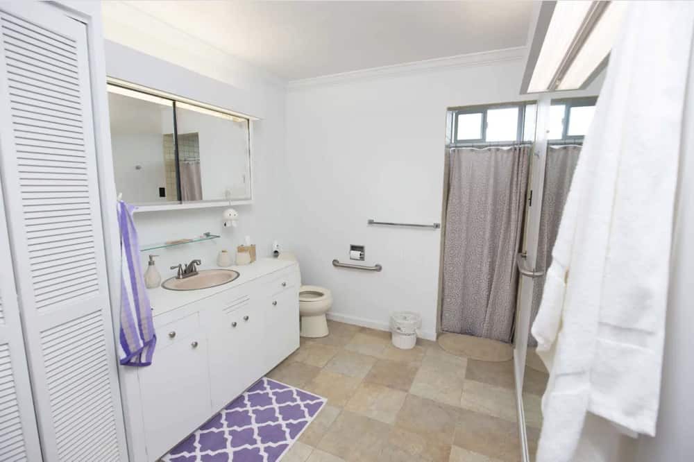 Photo of Bathroom in Honalo