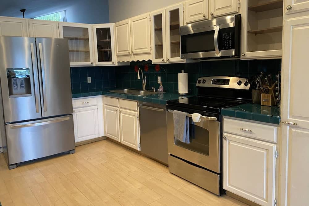Photo of Kitchen in Portlock