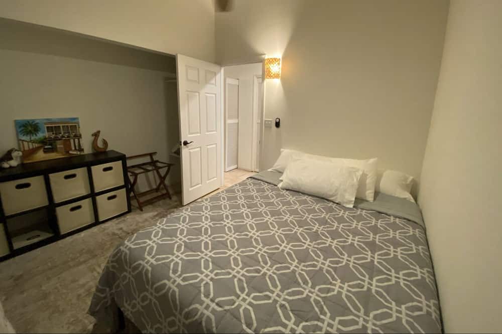 Photo of Bedroom in Portlock