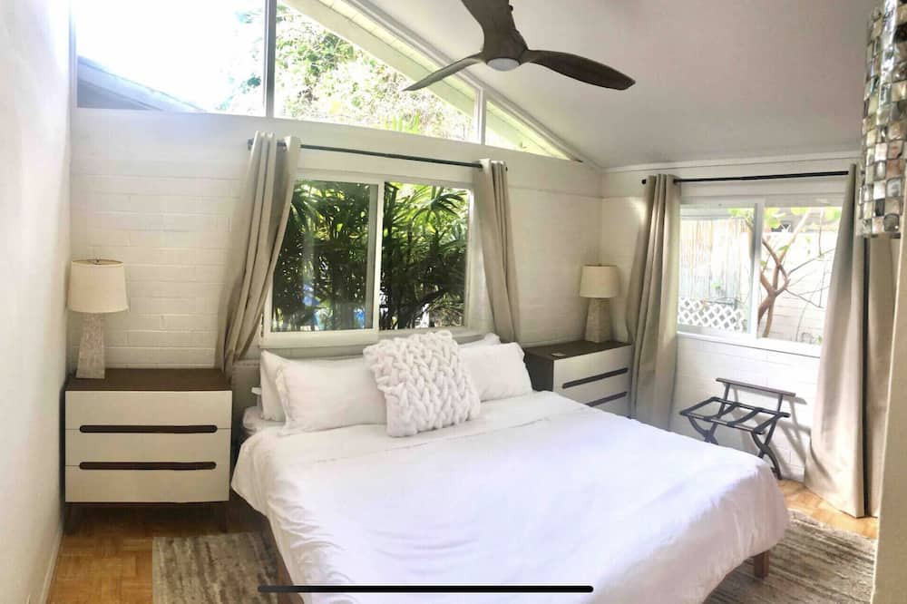 Photo of Bedroom in Portlock