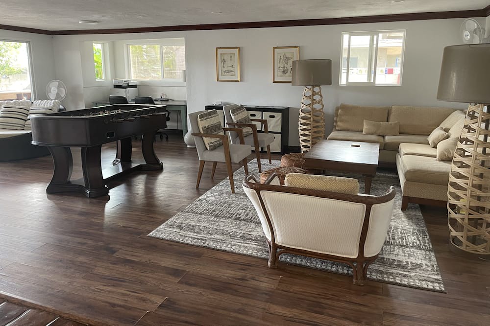 Photo of Livingroom in Portlock