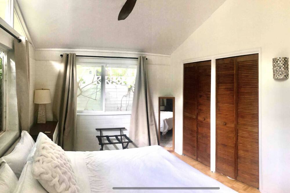 Photo of Bedroom in Portlock