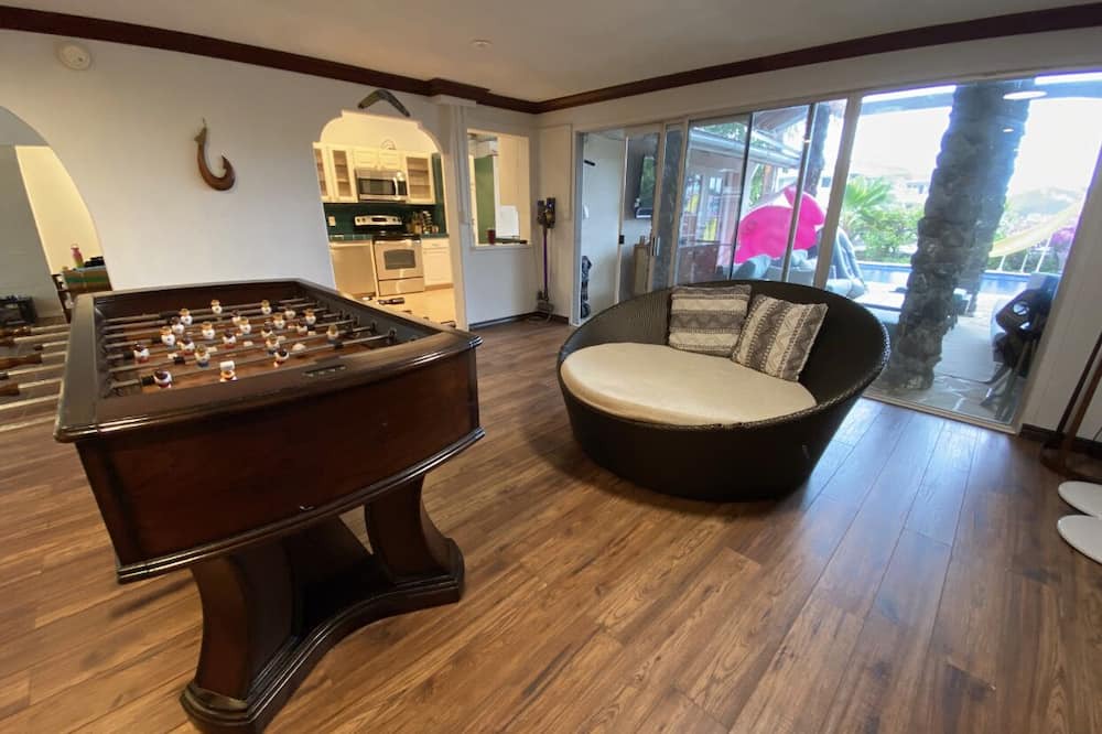 Photo of Livingroom in Portlock