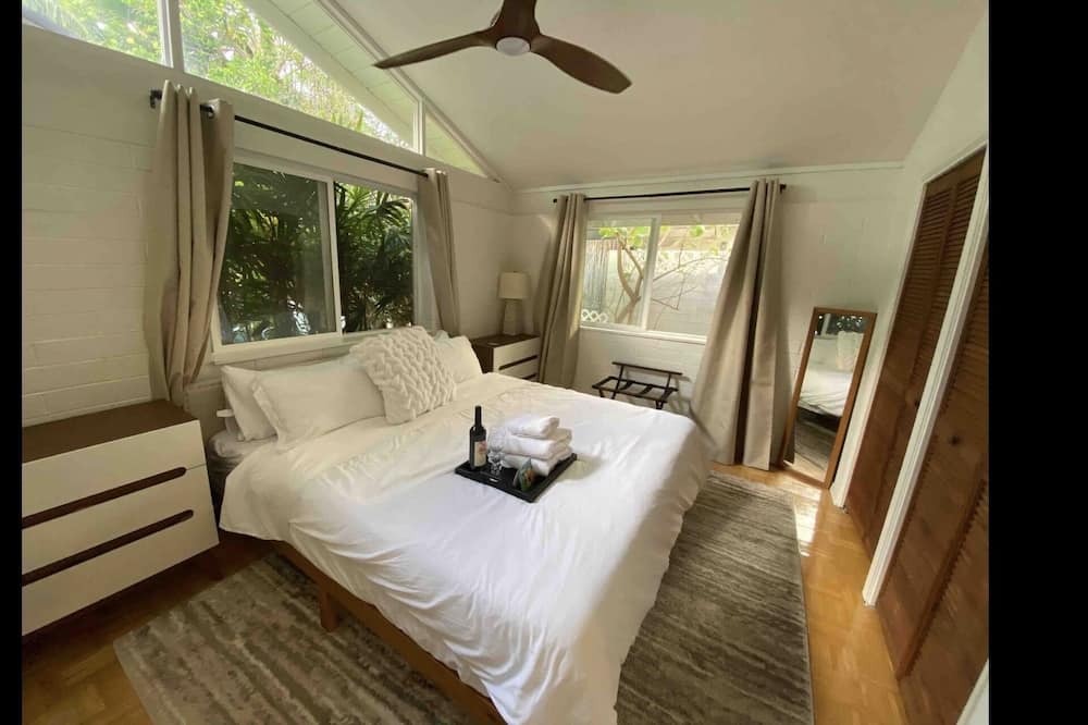 Photo of Bedroom in Portlock