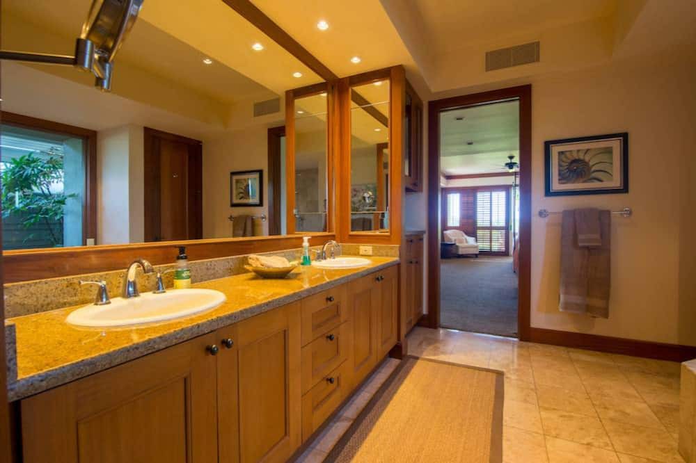 Photo of Bathroom in Kaupulehu