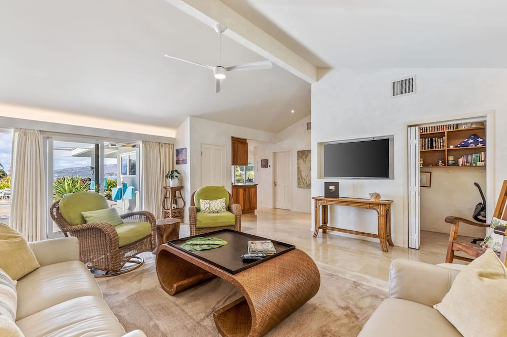 Photo of Bedroom in Hawaii Kai