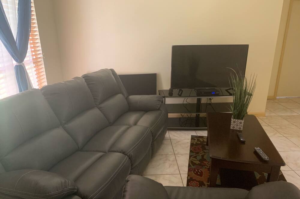 Photo of Livingroom in Oak Ridge