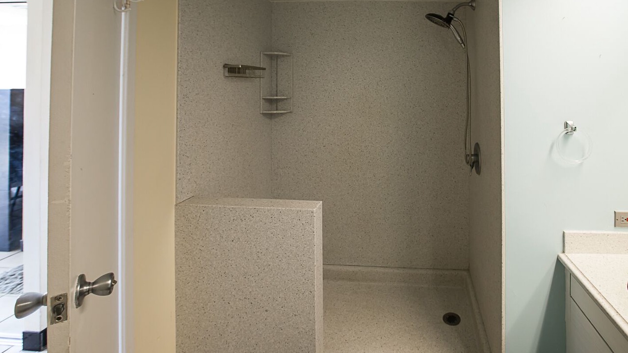 Photo of Bathroom in Makaha