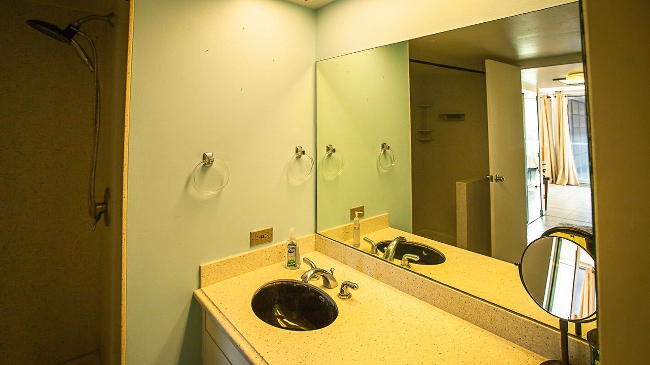 Photo of Bathroom in Makaha