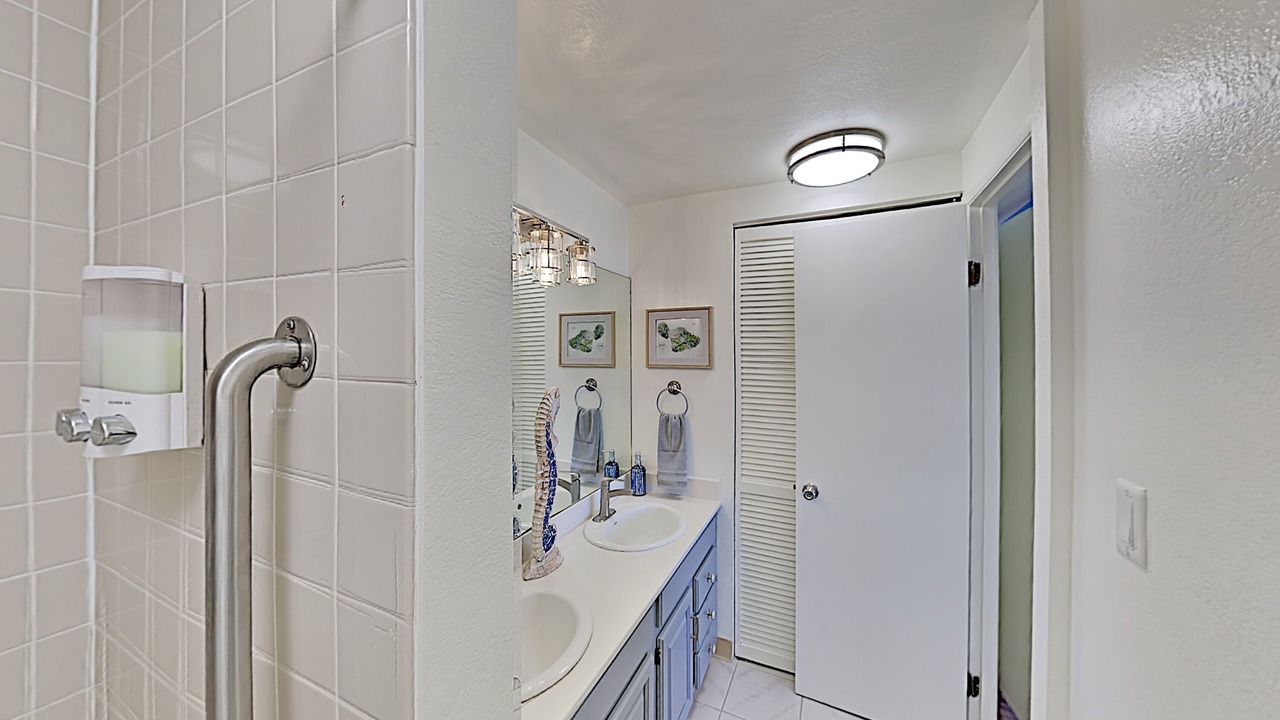 Photo of Bathroom in McCully - Moiliili