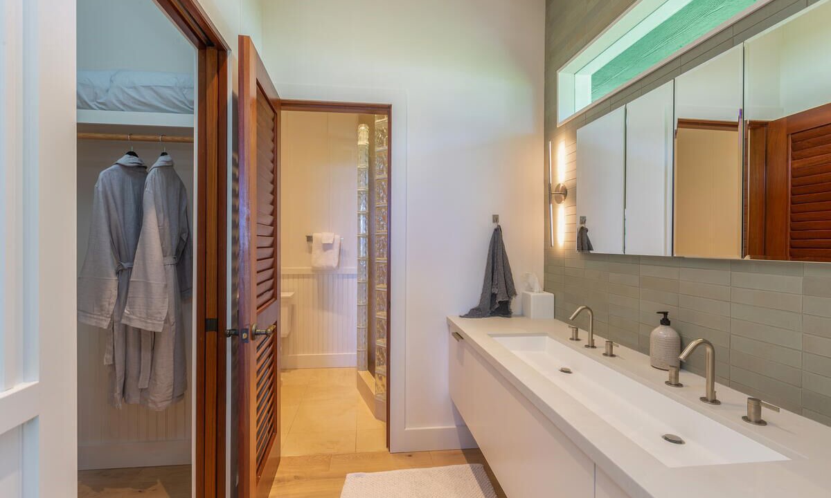 Photo of Bathroom in Wainiha