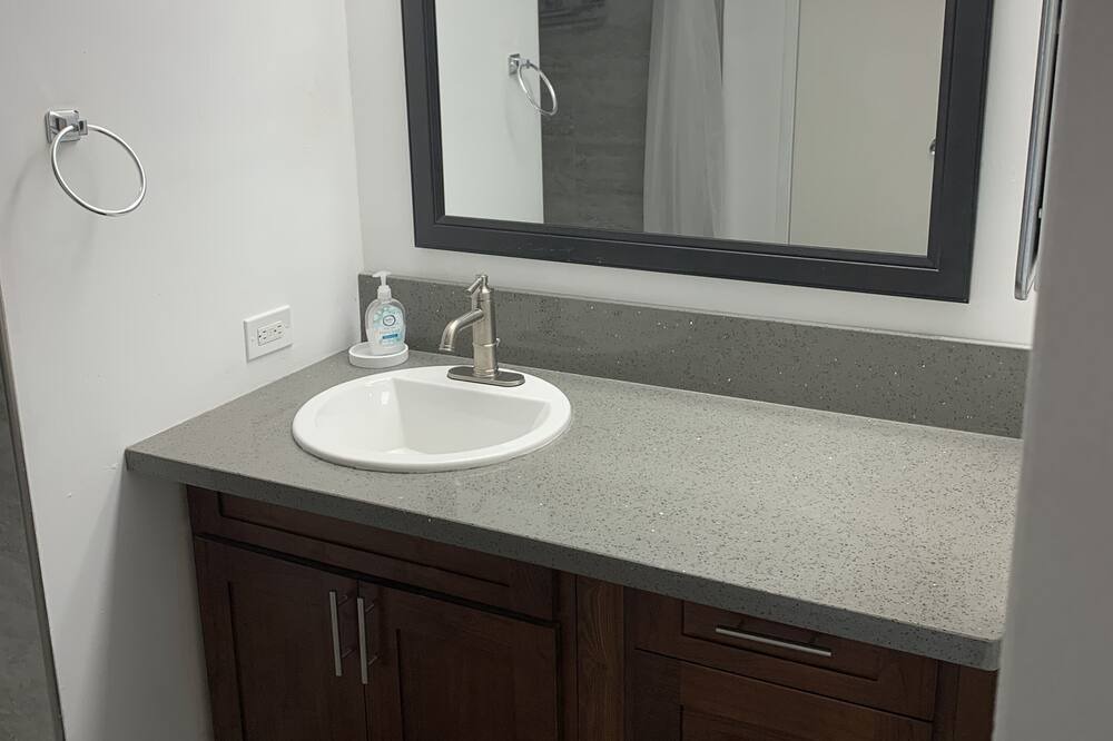 Photo of Bathroom in Makaha