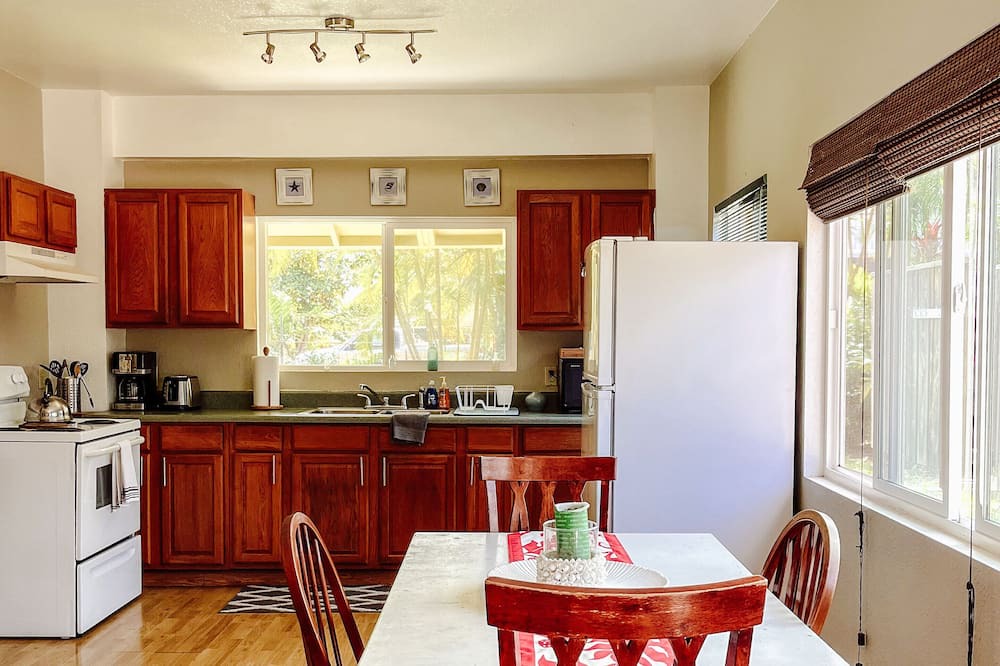 Photo of Kitchen in Mokuleia