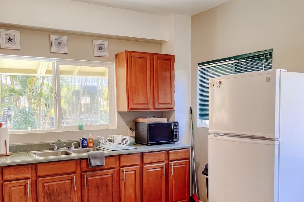 Photo of Kitchen in Mokuleia