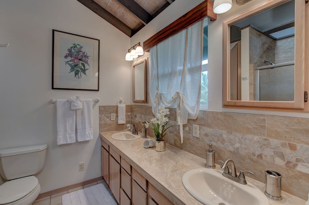 Photo of Bathroom in Keaau
