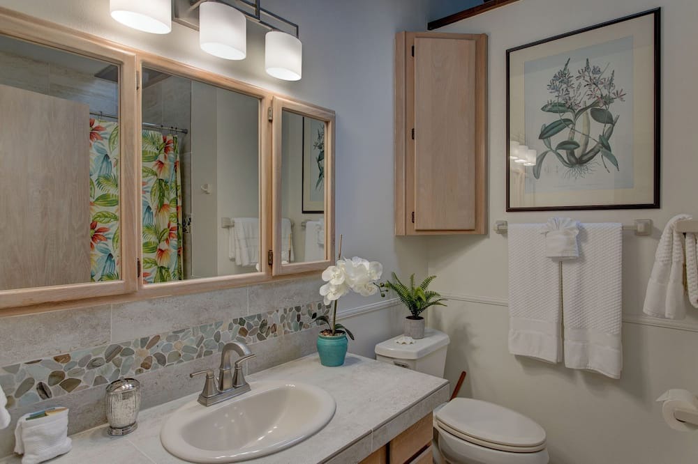 Photo of Bathroom in Keaau