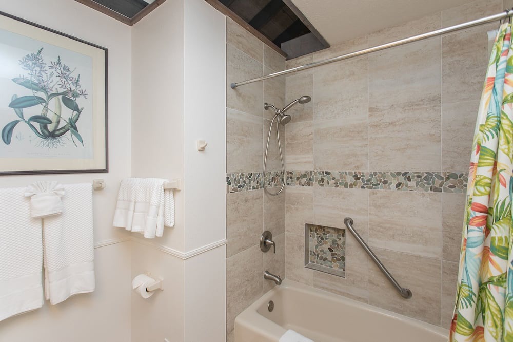 Photo of Bathroom in Keaau
