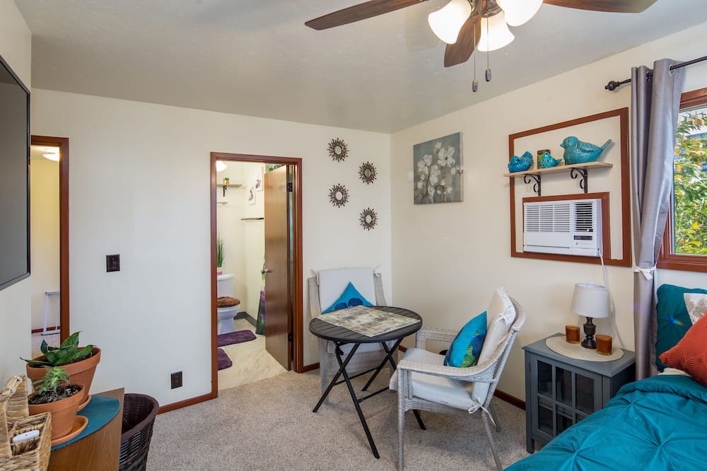 Photo of Livingroom in Tantalus