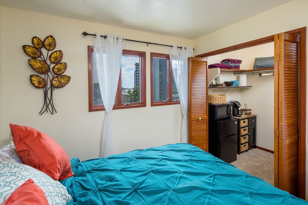 Photo of Bedroom in Tantalus