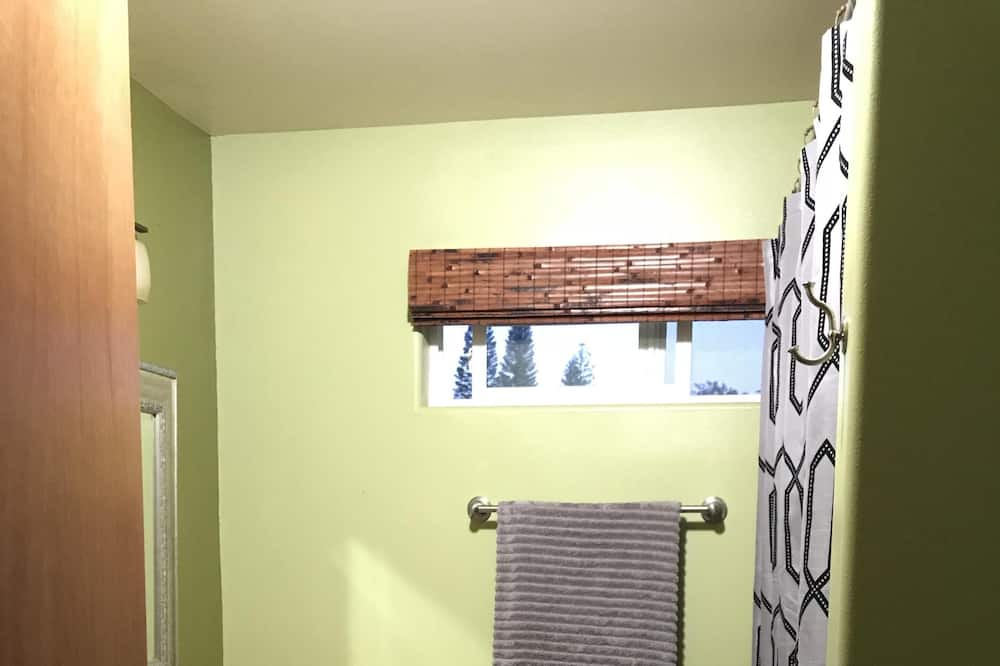 Photo of Bathroom in Kona Palisades