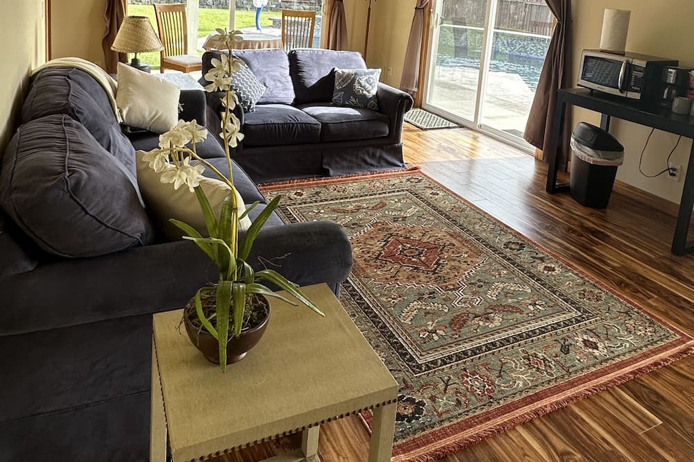 Photo of Livingroom in Kona Palisades