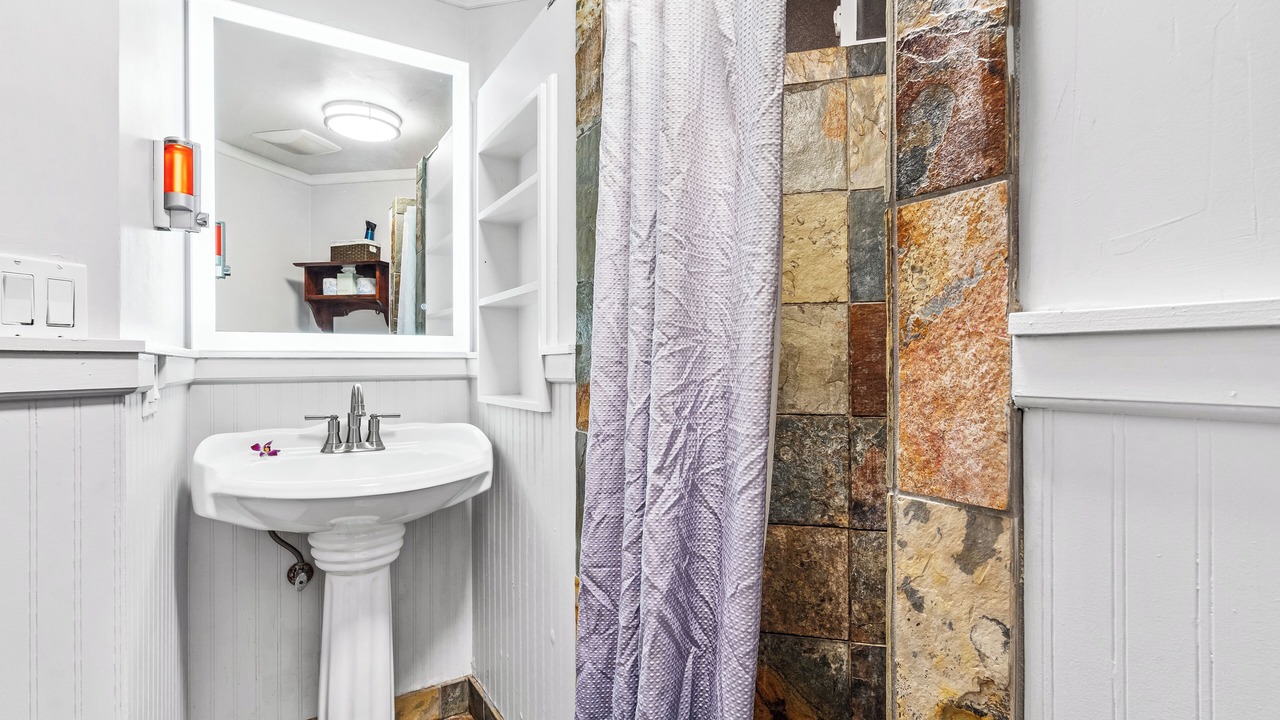 Photo of Bathroom in Kahalu u