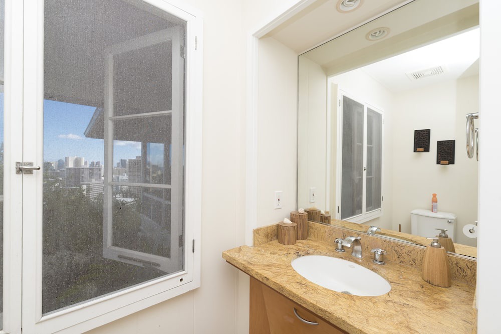 Photo of Bathroom in Makiki