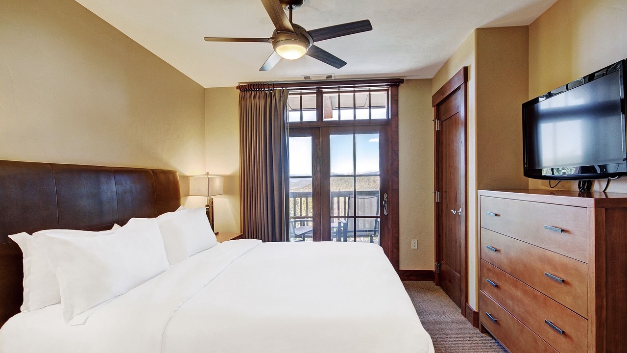 Photo of Bedroom in Peak 8