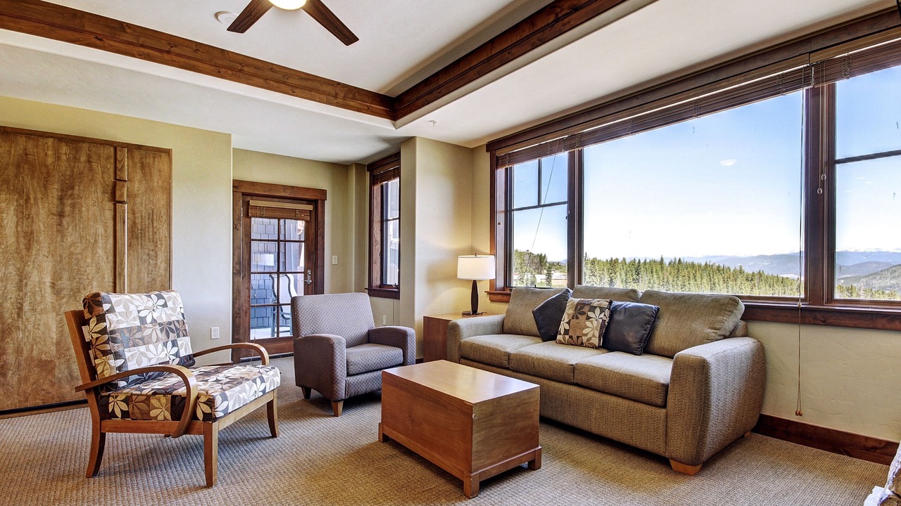 Photo of Livingroom in Peak 8