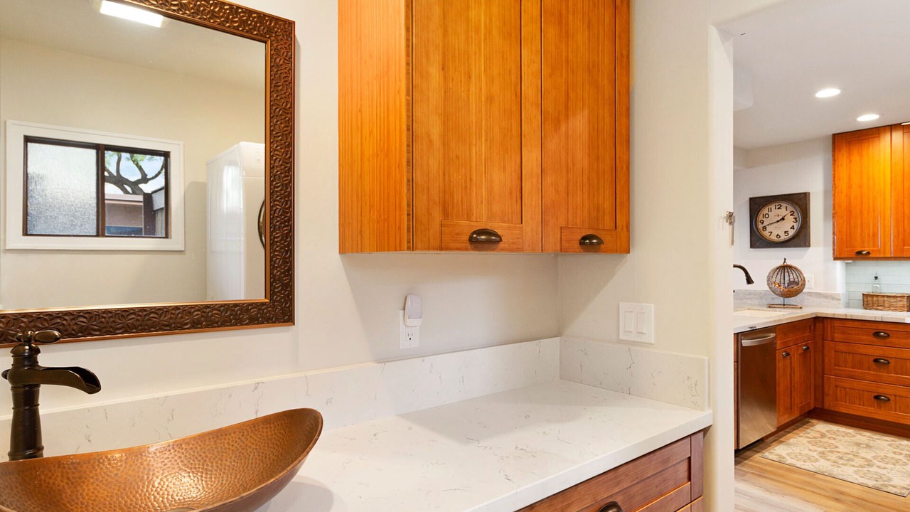 Photo of Bathroom in Downtown Lahaina