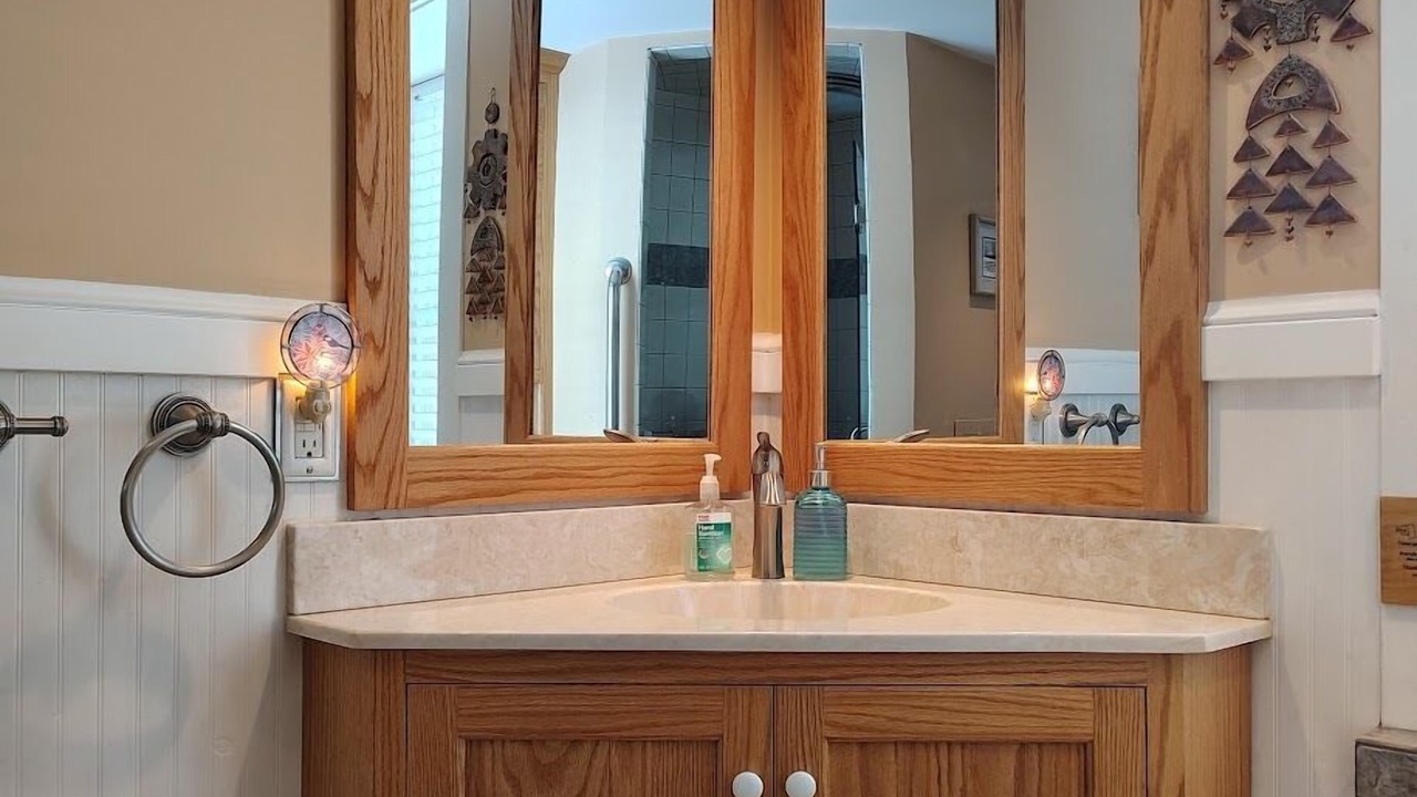 Photo of Bathroom in Reinholds