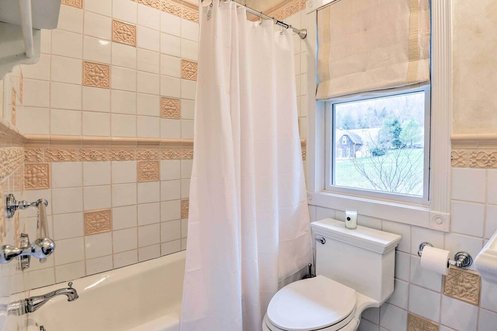 Photo of Bathroom in Livingston Manor